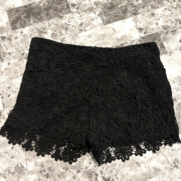Zara Black Lace Shorts w/Pockets - Size XS - Picture 2 of 4
